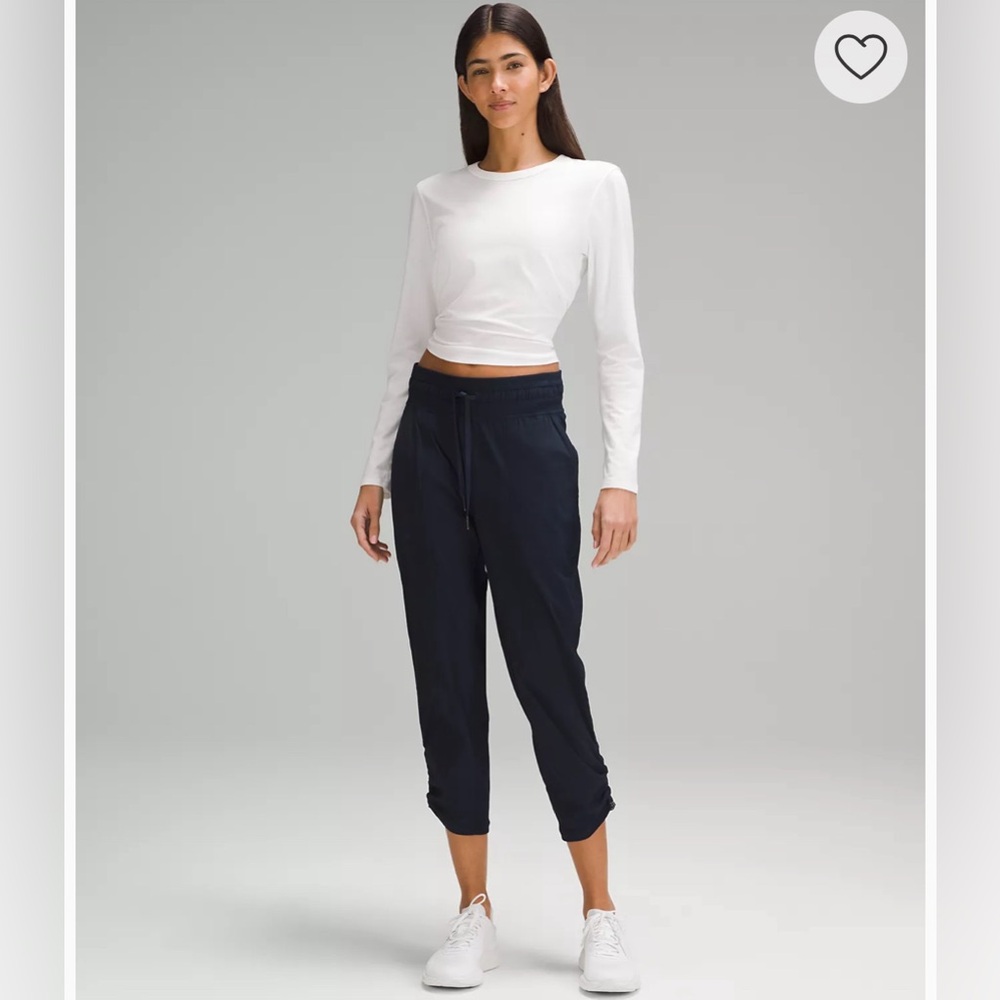 Lululemon dance studio mid rise cropped pant size 6 black